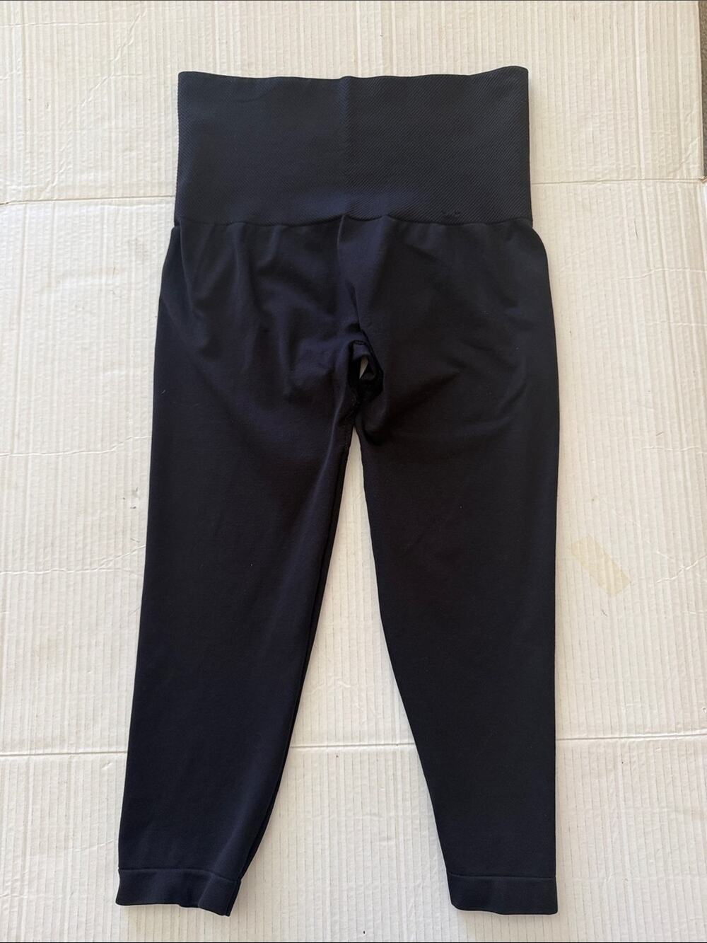 Assets by Spanx Black Cropped Leggings Size XL High Waist Compression Shapewear